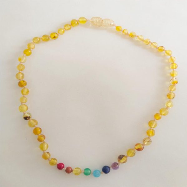 Collar artesanal para niños y niñas ámbar 7 chakras