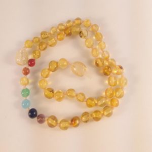 Collar artesanal para niños y niñas ámbar 7 chakras